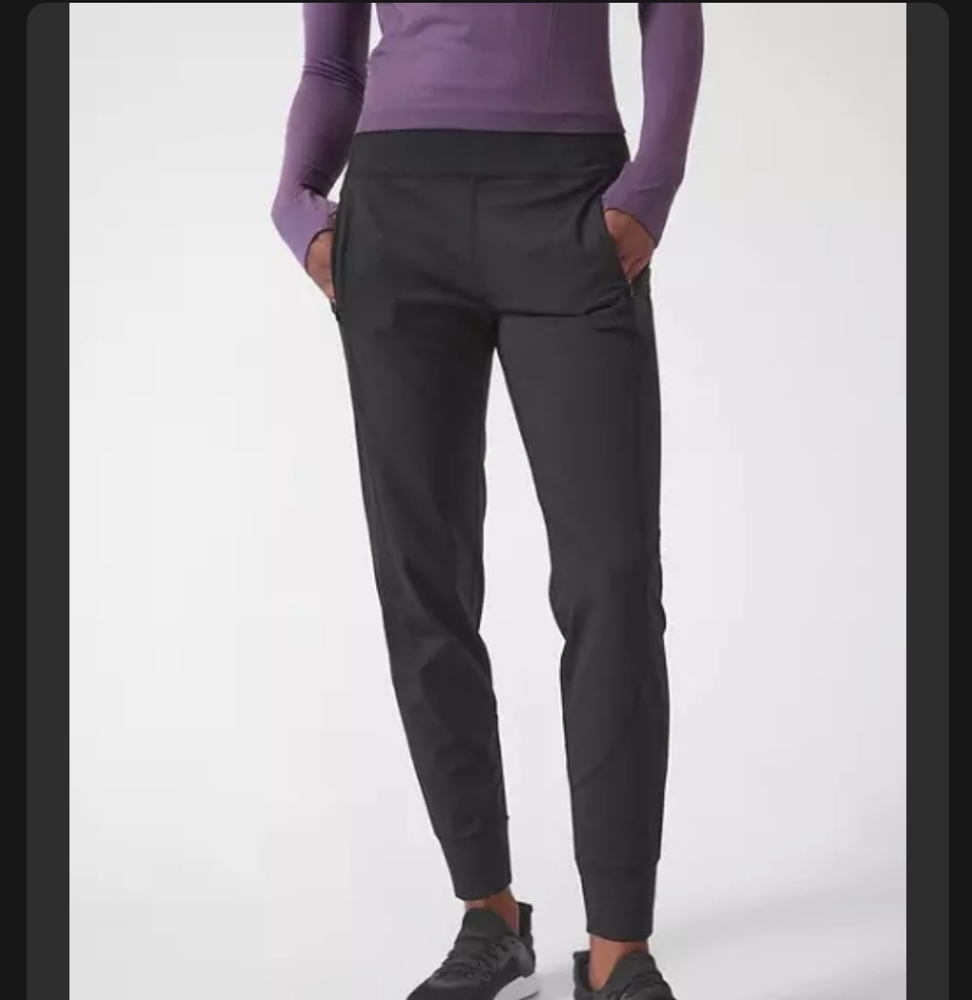 Athleta Distance Jogger Size Small Black